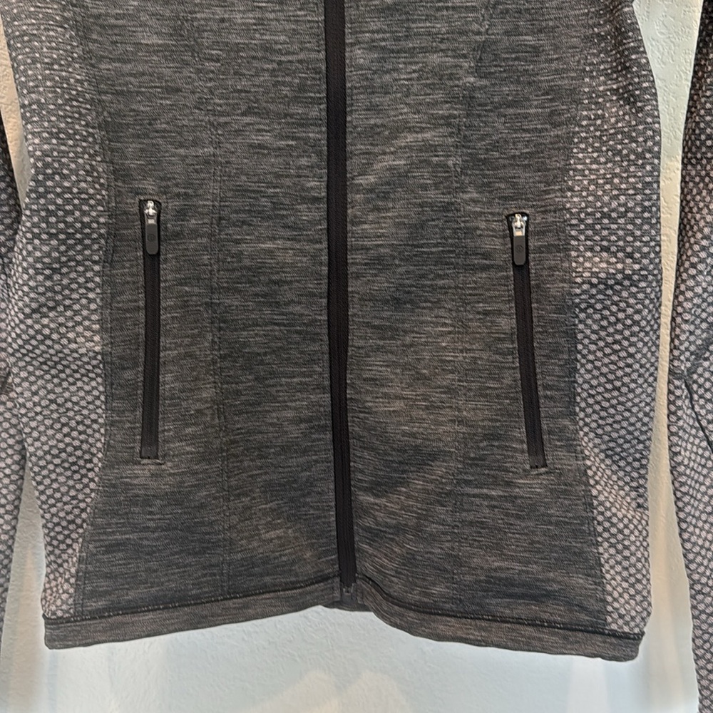 🏃♀️ NWOT - Lululemon Ready To Run Jacket Women’s size 6 in grey/black 🏃♀️ - Picture 4 of 9